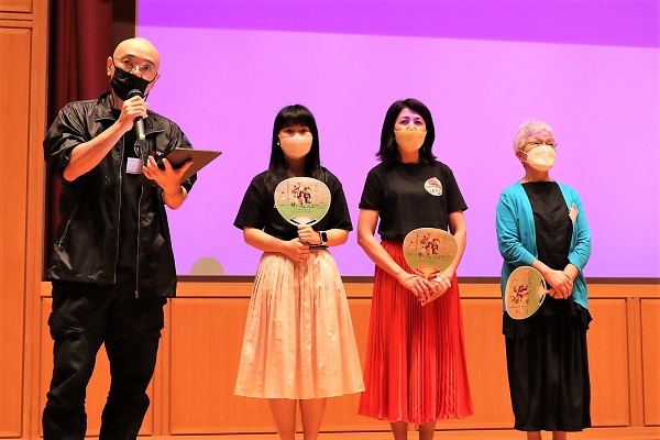 左から小林浩監督、鈴木沙彩さん、市川比浦さん、倉田真弓さん