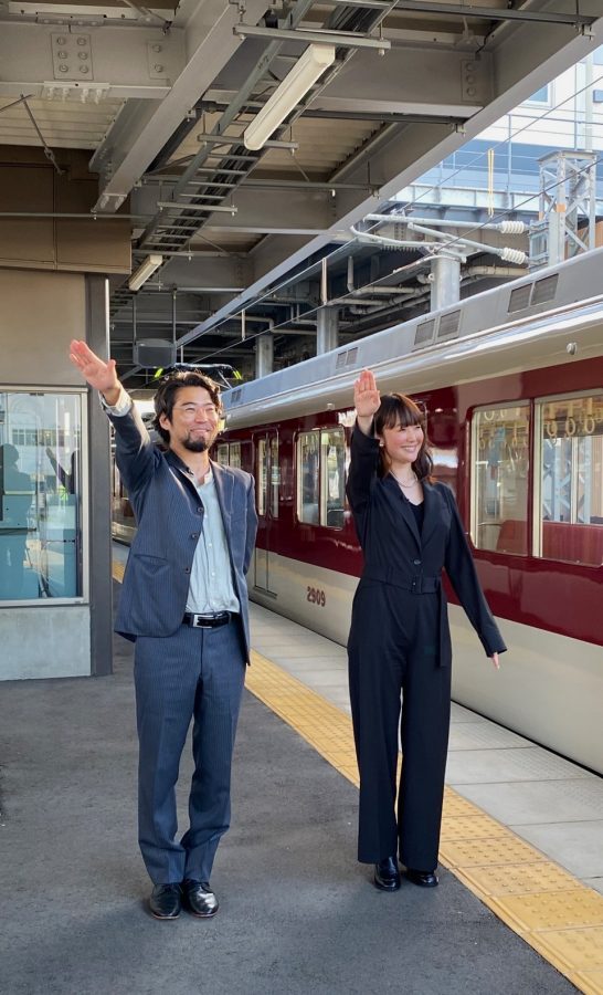 舞台挨拶前に近鉄桑名駅では出発進行イベントも行われた。