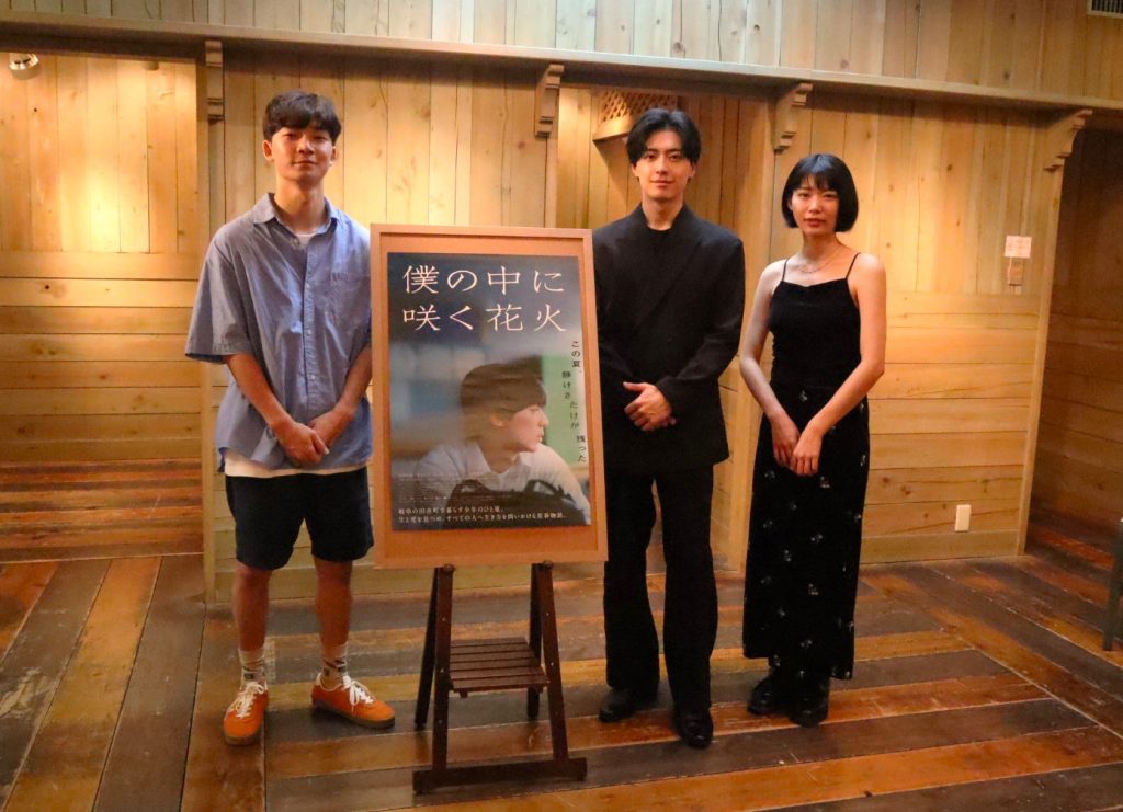 左から清水友翔監督、安部伊織さん、葵うたのさんさん
