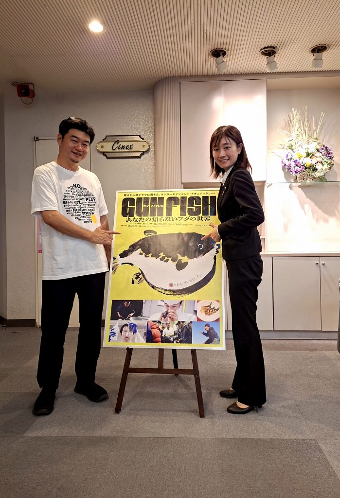 岐阜CINEXロビーにて